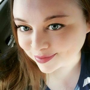 Meet your Posher, Sarah beth